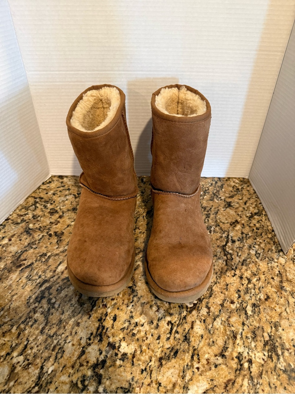 UGG Australia Classic Short Suede Sheepskin  leather Boots Tan Cedar  women’s 8